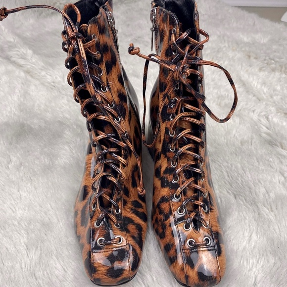 New! SCHUTZ Kika Leopard print Patent Leather Lace up boots booties 5 block heel - Picture 2 of 8